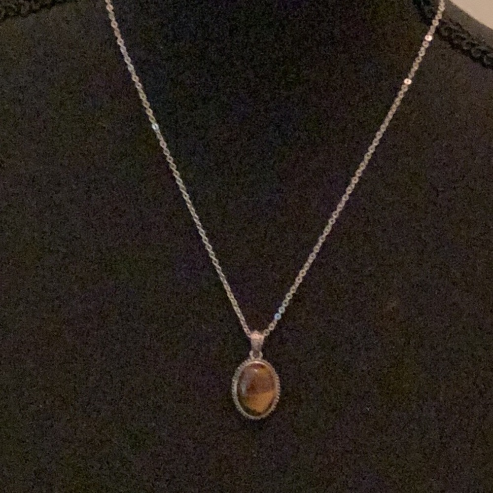 🌻New Brilliant Amber Stone Pendant Necklace So Fun to Wear Closet Must Have 🌻 - Picture 7 of 10